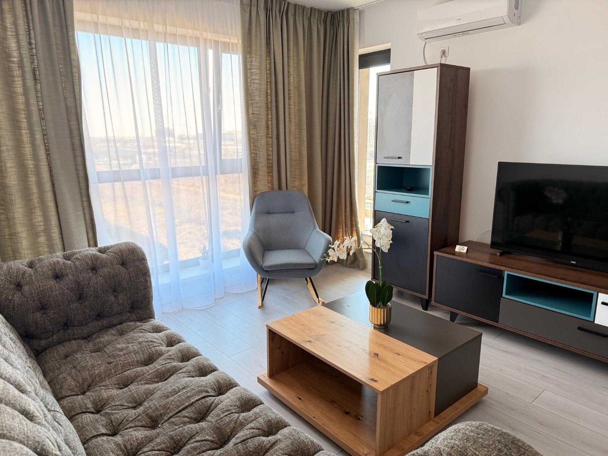 Onix Park Complex Elegant With Parking & Self Check In Apartment